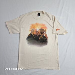2006 George Bush Kissing D*** Cheney. by Alex Ross Graphitti T-Shirt Medium Rare